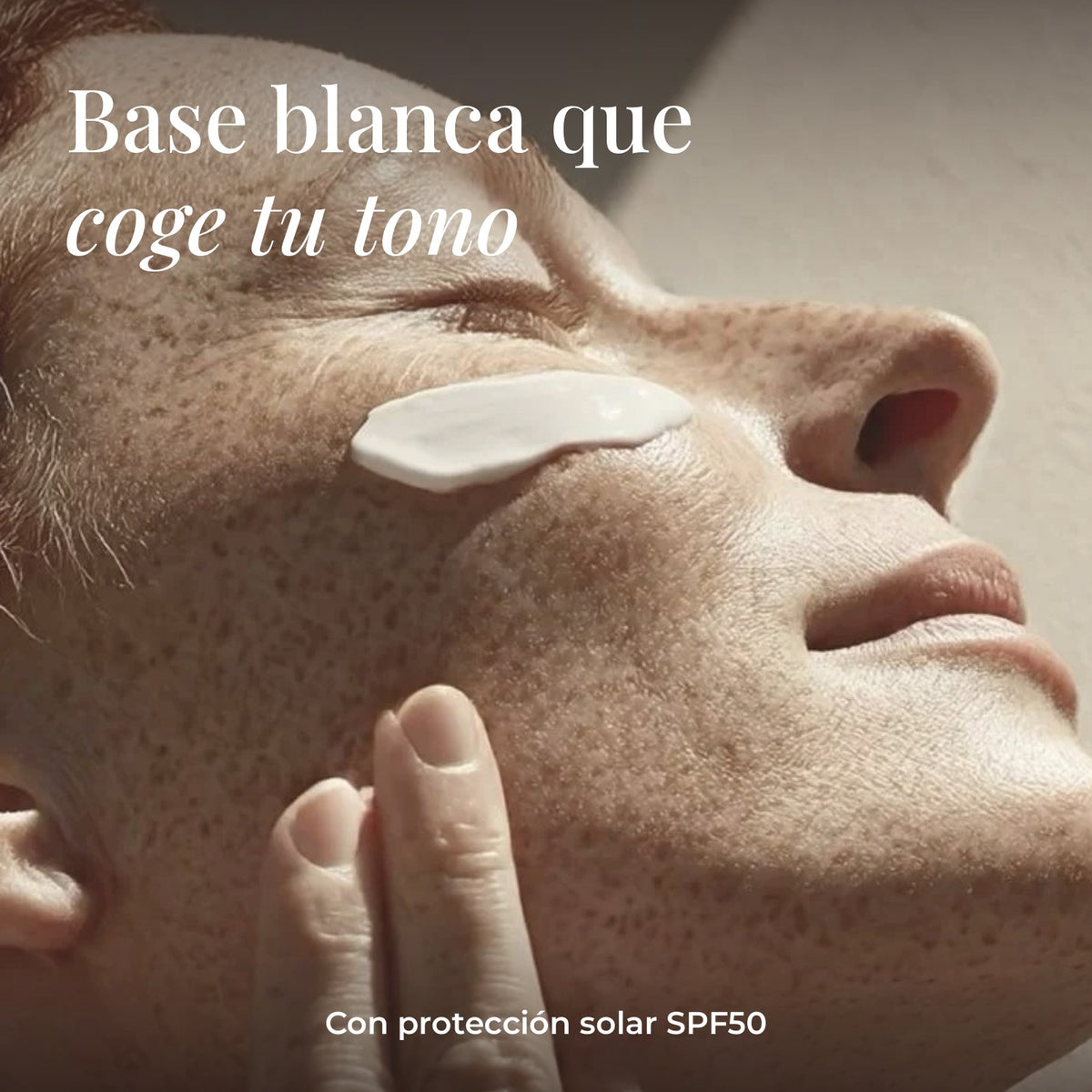 Base blanca que coge tu tono, con protección solar SPF50